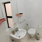 Apartament 4 Bedroom Gem Steps From Everything *