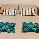 4 Bedroom Gem Steps From Everything Apartament *