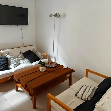 Apartment 4 Bedroom Gem Steps From Everything *