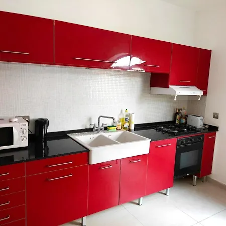 4 Bedroom Gem Steps From Everything Apartament Sliema