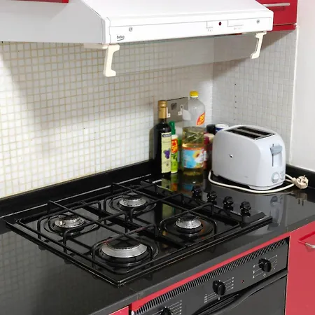 Apartment 4 Bedroom Gem Steps From Everything