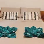 4 Bedroom Gem Steps From Everything דירה