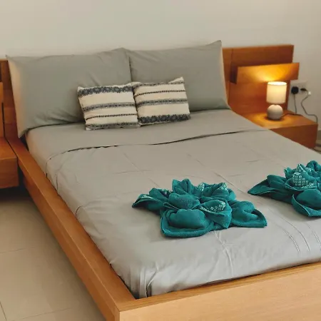 Appartement 4 Bedroom Gem Steps From Everything