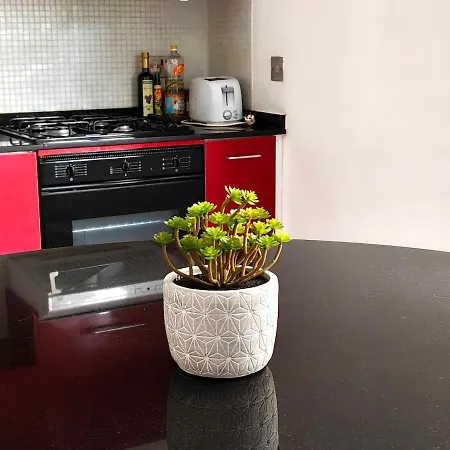 4 Bedroom Gem Steps From Everything Appartement Sliema