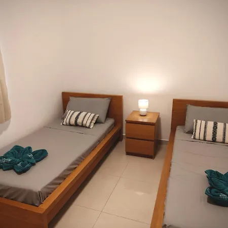 Appartement 4 Bedroom Gem Steps From Everything *