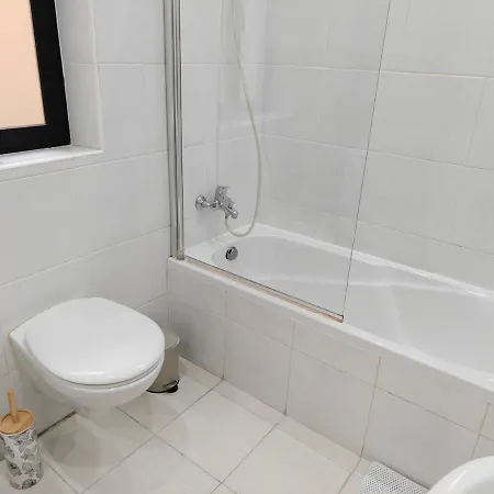 4 Bedroom Gem Steps From Everything Apartament *