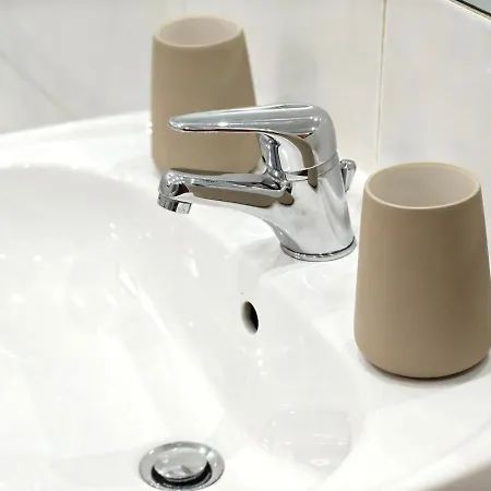 4 Bedroom Gem Steps From Everything Appartement *