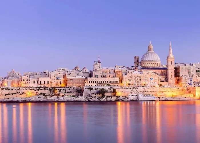 Apartamento 4 Bedroom Gem Steps From Everything