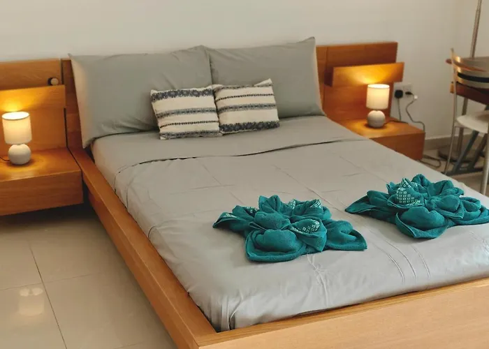 Apartamento 4 Bedroom Gem Steps From Everything