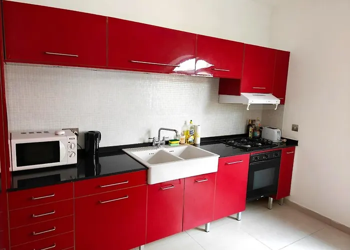 4 Bedroom Gem Steps From Everything Apartament Sliema