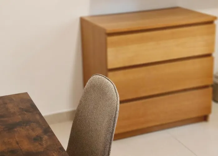 4 Bedroom Gem Steps From Everything Apartament *