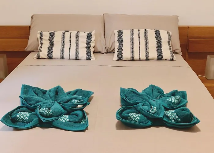 4 Bedroom Gem Steps From Everything Apartamento *