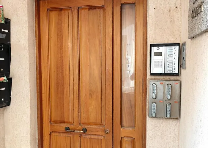 4 Bedroom Gem Steps From Everything Apartamento